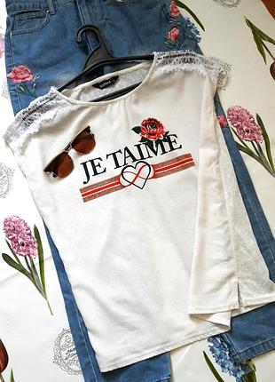 Фактурная блуза футболка с принтом и кружевом от  kelso