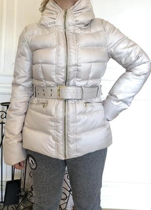 Серебристый пуховик zara