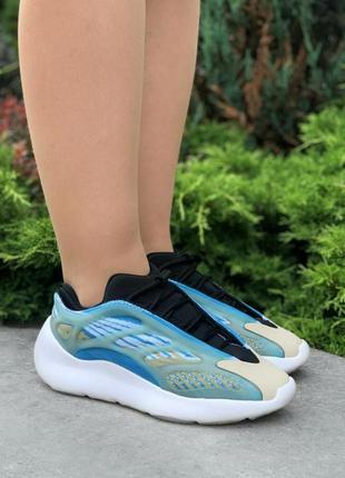 Женские кроссовки adidas yeezy 700 v3