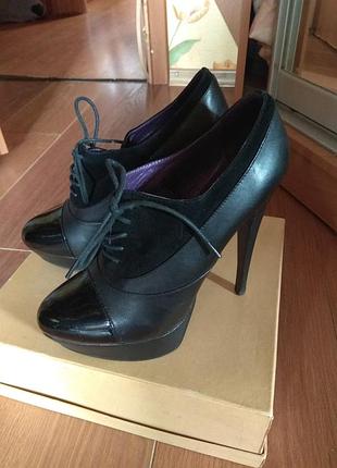 Ботильони з шкіри та замші на високому каблуці не39 розмір mia mar