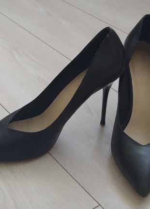 Черные женские кожаные туфли на шпильках