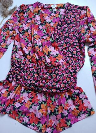 Блуза в цветочный принт с красивыми деталями2 фото