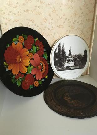 Сувенирные тарелки, чеканка, хохломская роспись1 фото
