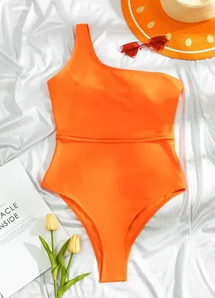 Закритий купальник на одне плече