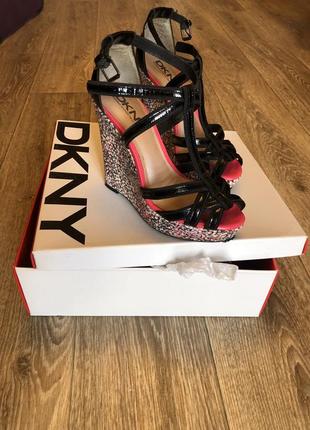 Босоножки dkny 37р