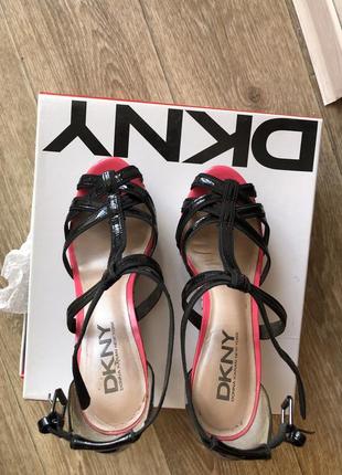 Босоножки dkny 37р