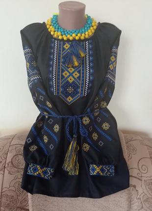 Вышиванка женская "цветочный орнамент украинский" на черном натуральном домотканном полотне