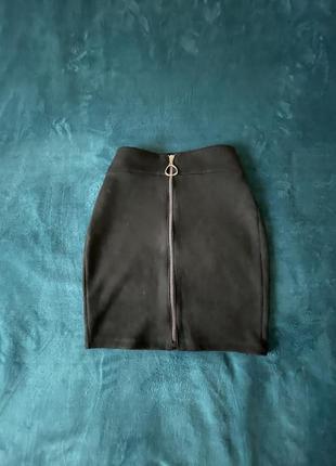 Спідниця на застібці спереду
