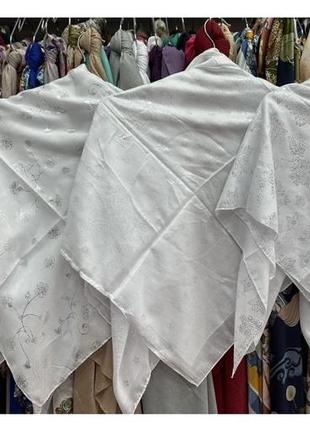 Белый платок вискоза с напылением серебром 100 см*100 см.1 фото