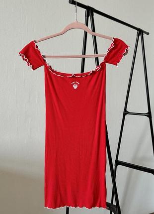 Маленька червона сукня