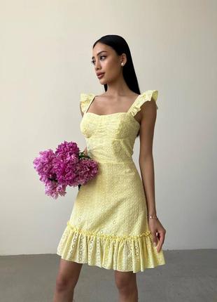 Женское легкое летнее короткое желтое платье из прошвы с имитацией чашки сарафан6 фото