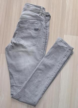 Стильные брендовые женские стрейчевые зауженные джинсы upfashion 36р.1 фото