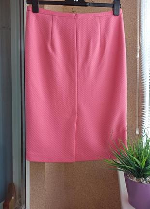 Стильная прямая трикотажная юбка миди по фигуре3 фото