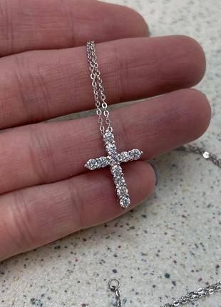 Серебряная цепочка с крестиком в стиле тиффани tiffany t&co  инкрустированная камнями «бриллиантами» муассанитами7 фото