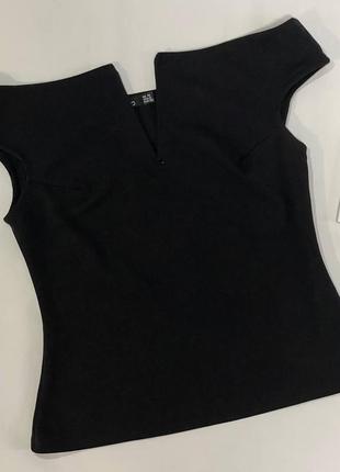 Черный короткий топ, блуза женская boohoo с вырезом в идеальном состоянии3 фото