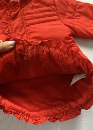 Куртка ветровка красная на 9 месяцев с рюшиками3 фото