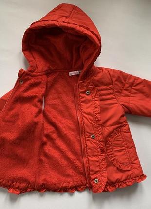 Куртка ветровка красная на 9 месяцев с рюшиками5 фото