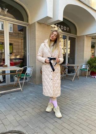 Пальто деми бежевое женское стеганое с кулиской5 фото