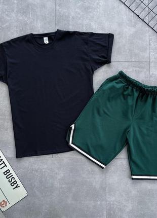Трендовый мужской комплект футболка и шорты с вырезом и кантом стильный костюм