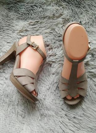 Босоножки lotus minelli нат.нубук 38р.