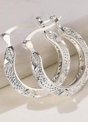 Серебристые серьги