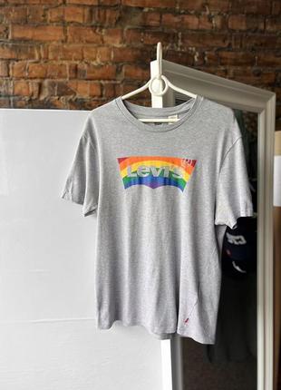 Levi’s men’s pride community center logo t-shirt футболка