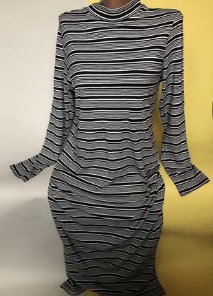 Стильне плаття в смужку макаронка