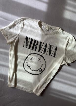 Трендовая футболка nirvana. стильная футболка нирваная. актуальная футболка почканая