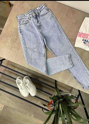 Джинсы с невероятной вышивкой