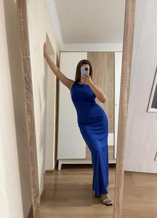Довга синя сукня