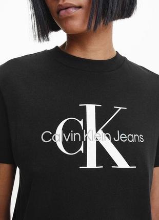 Укороченная футболка от calvin klein