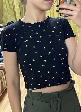 Топ с лимонами bershka