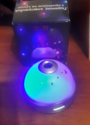 Часы и будильник с проекцией на потолок