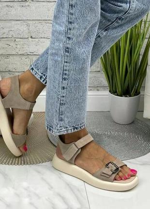 Босоніжки жіночі стильні бежеві замш, зручні шкіряні сандалі різні кольори