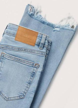 Детские джинсы клеш укороченные с необработанным краем