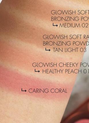 Huda beauty glowish cheeky vegan blush powder в оттенке сaring coral5 фото