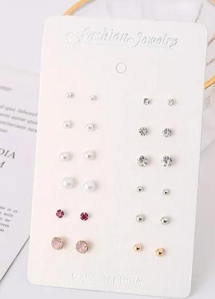 Сережки-цвяшки з кристалами та намистинами штучних перлів.4 фото