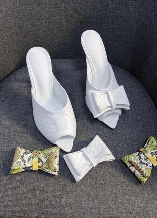 Дизайнерскі сабо frida натуральна шкіра гострий носок зі змінними бантиками білі пітон