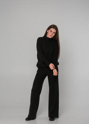 Чорний костюм з трикотажу ангора: светр + штани