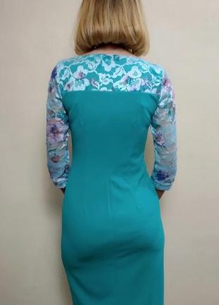 Коктейльне плаття-футляр м'ятного кольору з мереживом3 фото