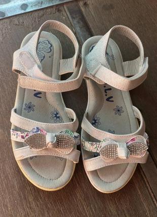Новые детские босоножки