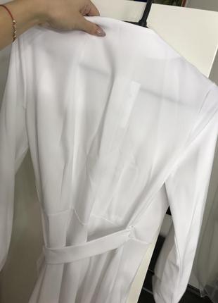 Біле плаття на запах2 фото