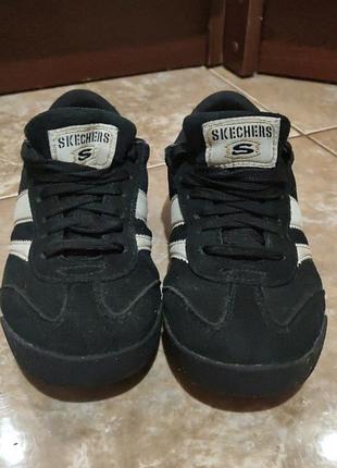 Замшевые кроссовки