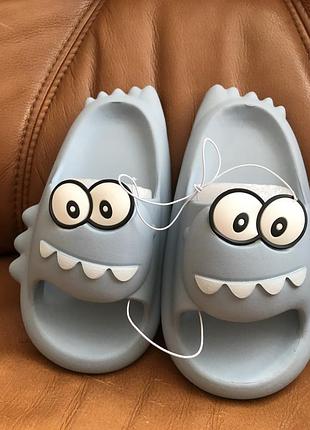 Шльопанці резинові нові акули