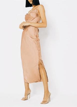 Шикарное атласное сатиновое платье в бельевом стиле с вырезом-хомутом и перекрестными бретелями на спине длины мидакси1 фото