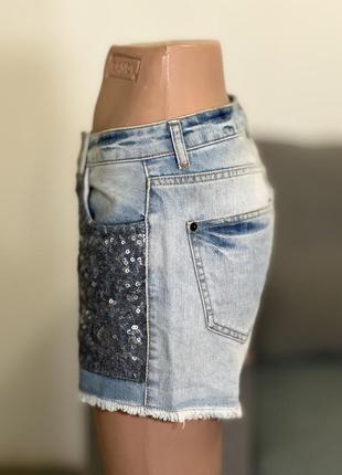 Короткие джинсовые шорты в блестках No2238 фото