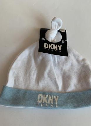 Стильная шапочка dkny на малыша 3-6 мес.