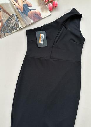 Черное платье футляр миди на одно плечо6 фото