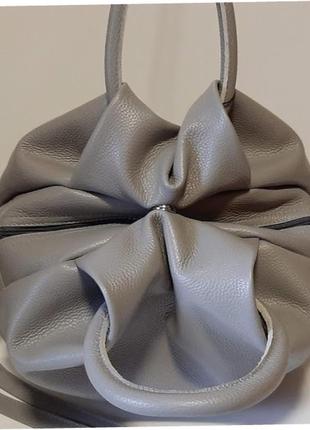 Стильная кожаная сумка для современной женщины серый5 фото