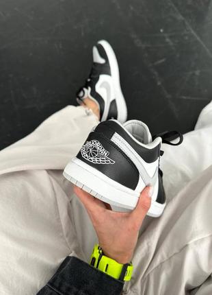 Жіночі кросівки nike air jordan retro 1 low grey white black знижка sale / smb5 фото